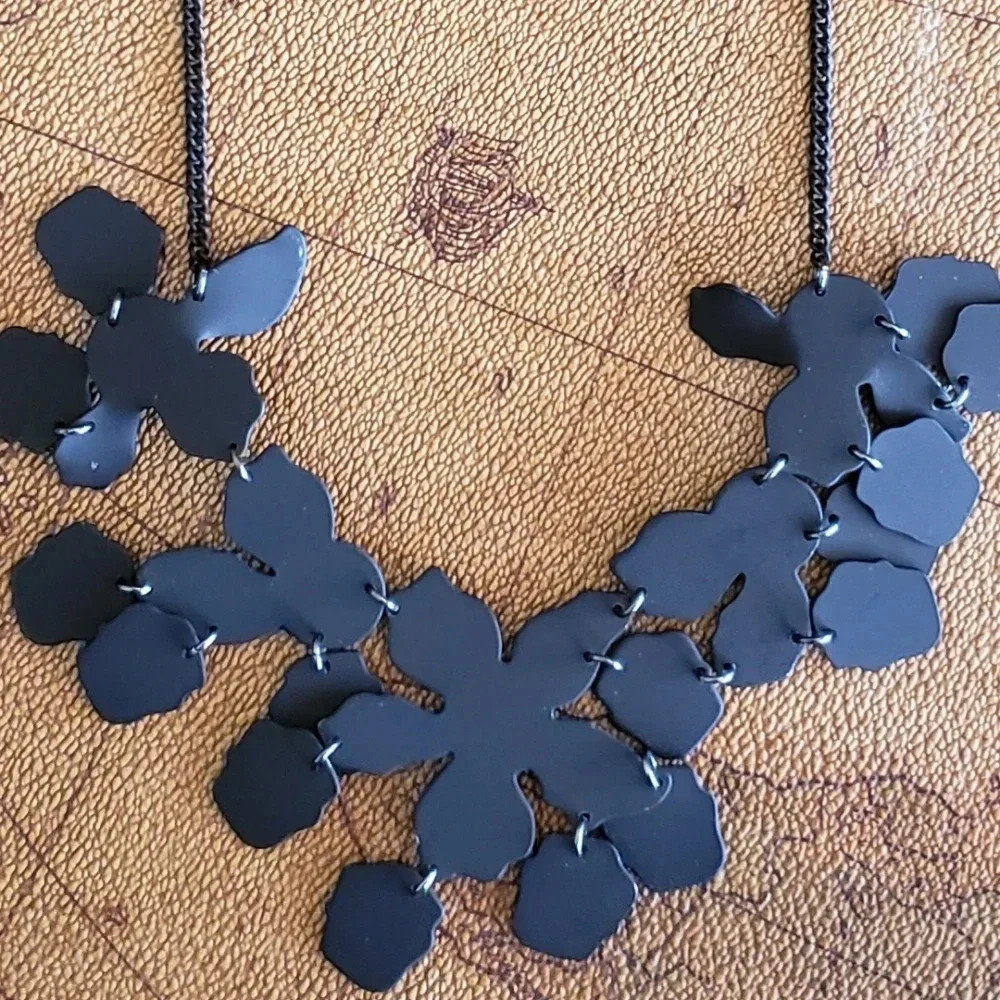 *NECKLACE black on  black flower 16" to 18"*